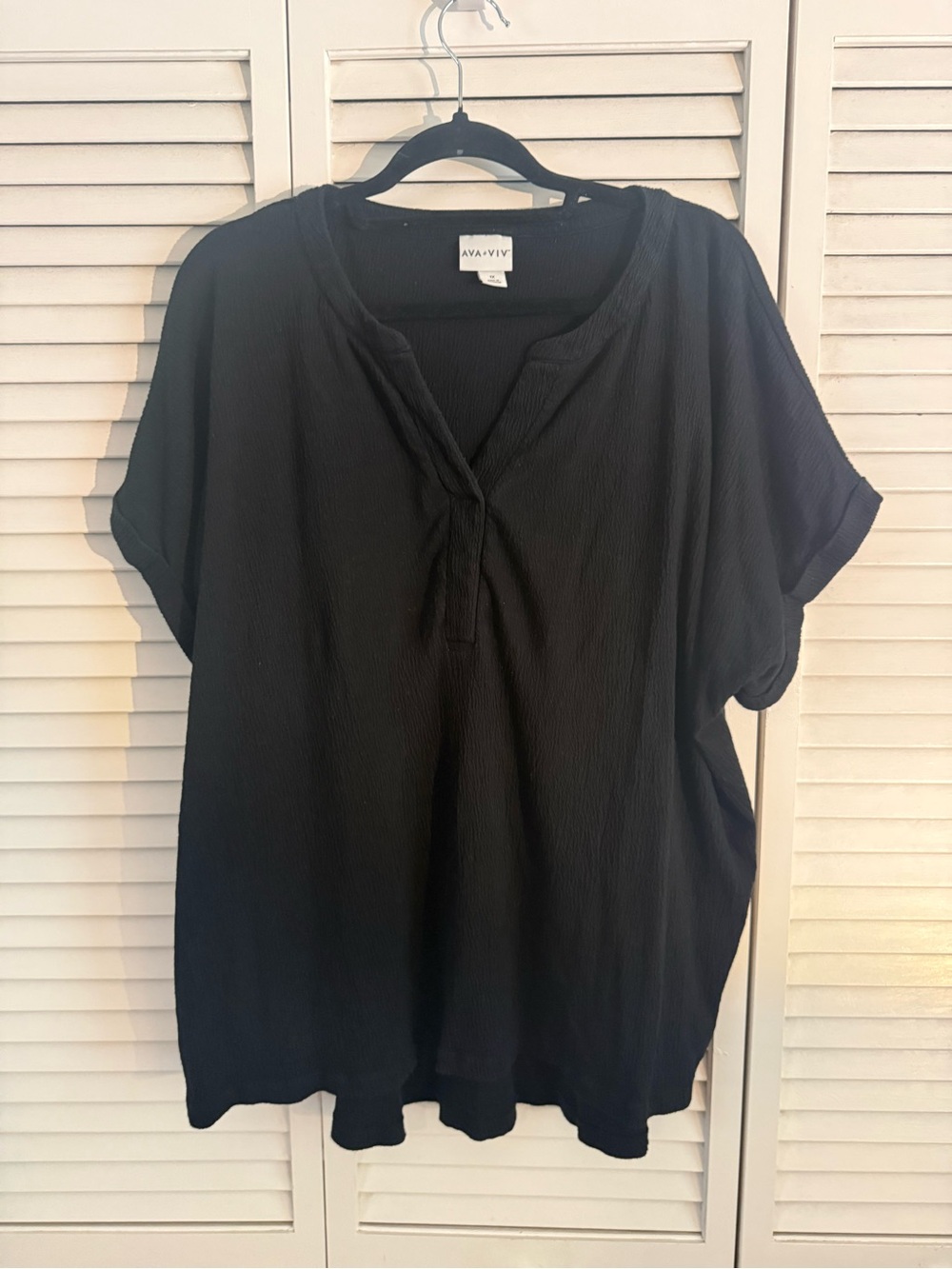 Ava & Viv Black Short-Sleeve V-Neck Tunic Top
